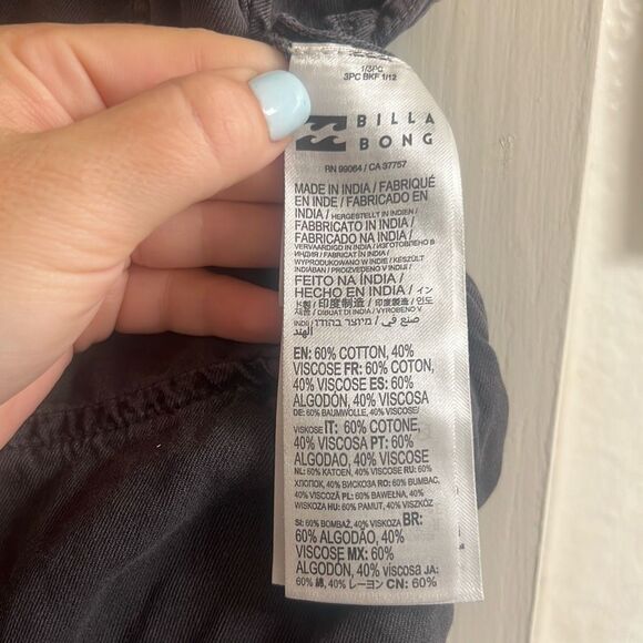 ✨Billabong Wild Pursuit Off Black Sz Medium Romper✨ - Picture 8 of 8